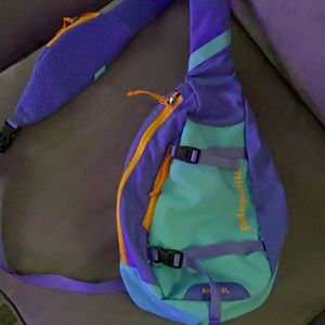 Patagonia Atom 8L slingback purse